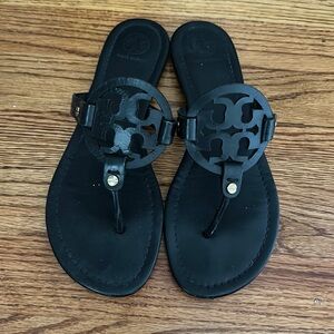 Tory Burch size 8.5 VGUC black sandal.